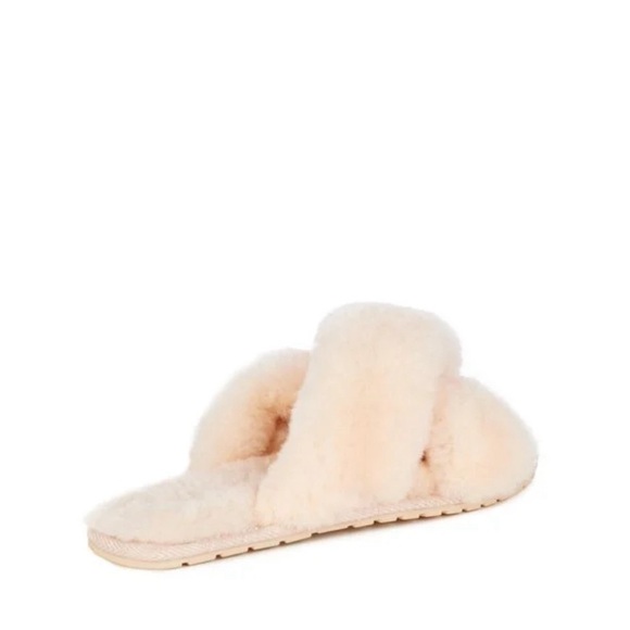 Mayberry size 5 EMU slippers. Never worn. - Picture 3 of 3